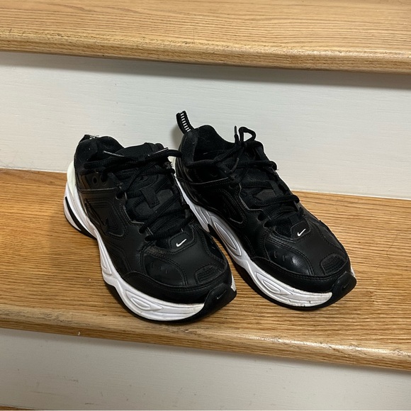 nike shoes - Picture 1 of 7